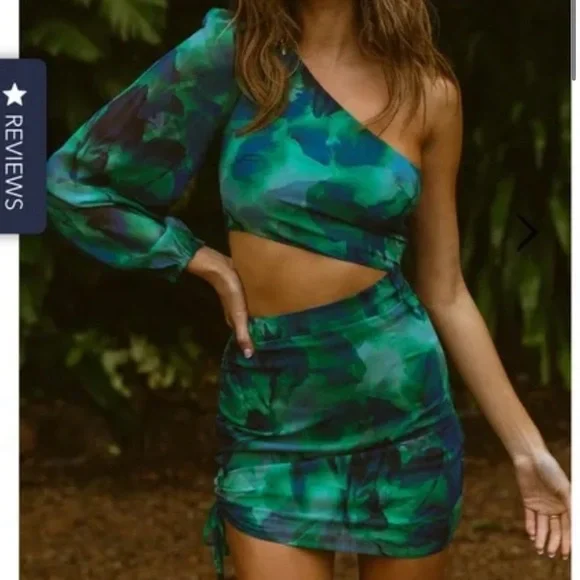 green emerald velvet dress Calista Green Bloom Strapless Tiered Maxi Dress – Boiilife